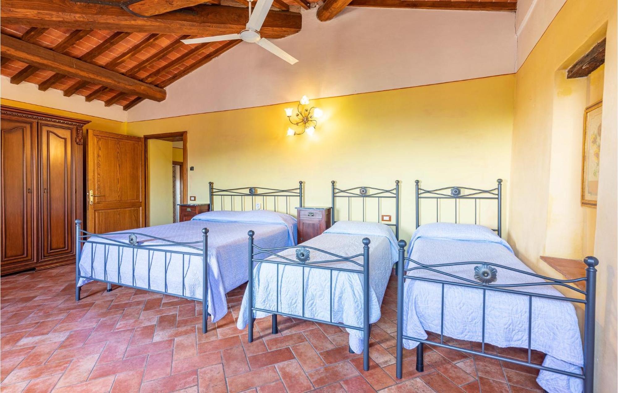Awesome Home In Marliana With Kitchenette Buitenkant foto