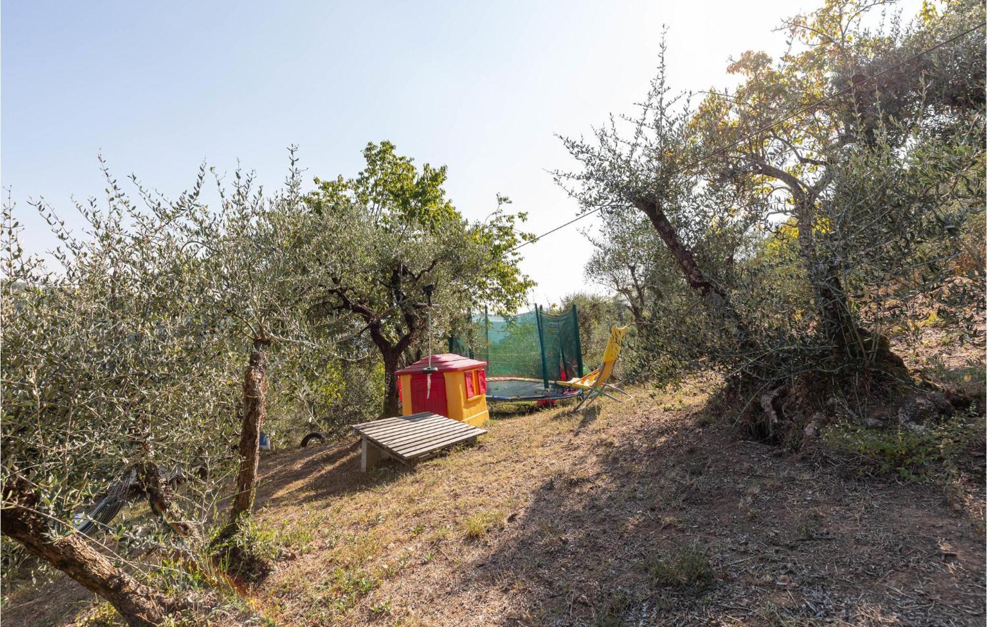 Awesome Home In Marliana With Kitchenette Buitenkant foto